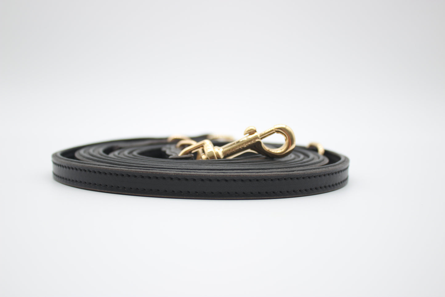 FinestPaw_Leine_Klassik_Premium_Fuehrleine_schwarz_all_1.0cm_gold_logo