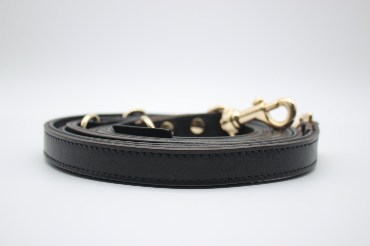 FinestPaw_Leine_Klassik_Premium_Fuehrleine_schwarz_all_2.0cm_gold_logo