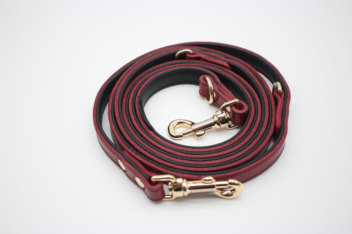 FinestPaw_Leine_Soft_Komfort_Fuehrleine_rot-schwarz_all_all_gold_gerollt