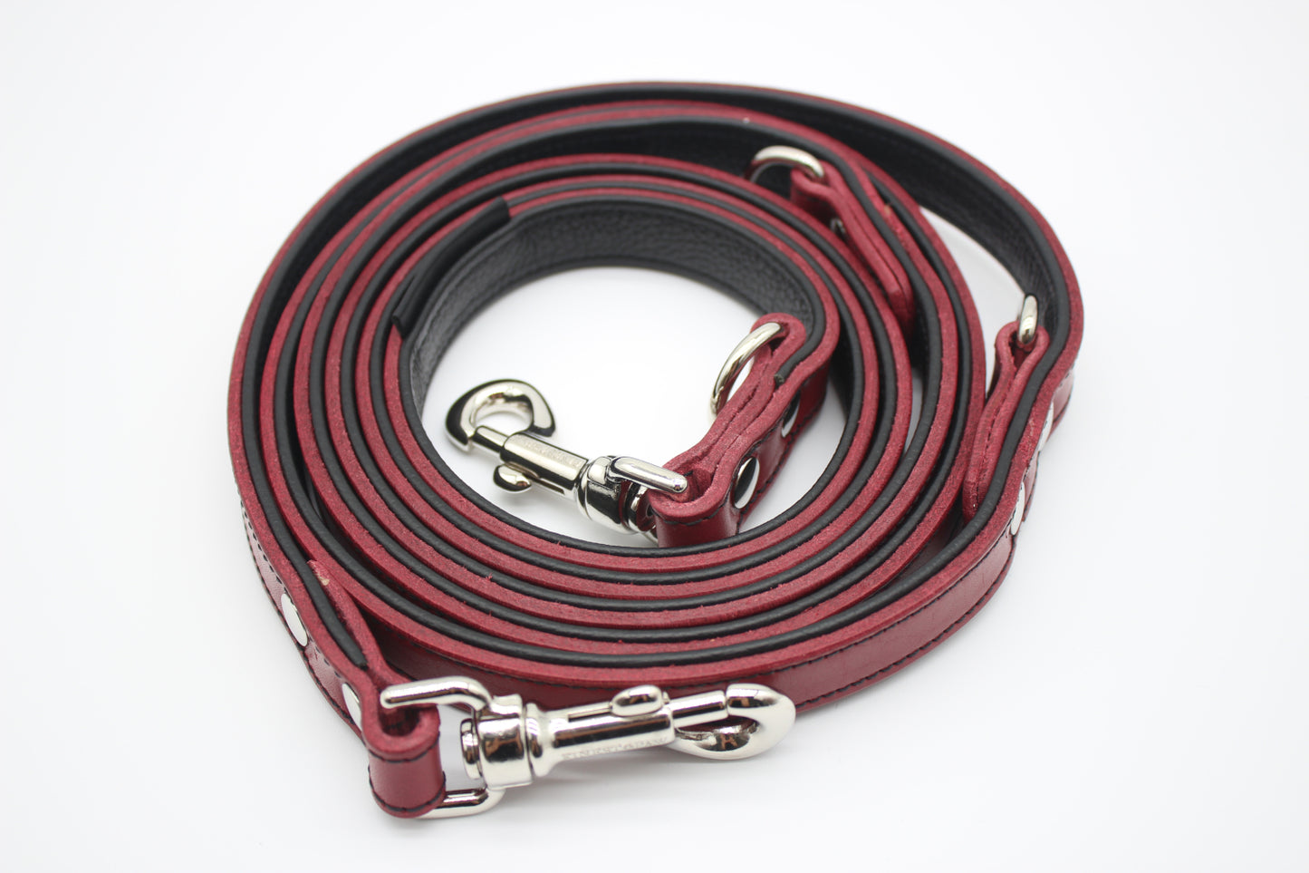FinestPaw_Leine_Soft_Komfort_Fuehrleine_rot-schwarz_all_all_silber_gerollt