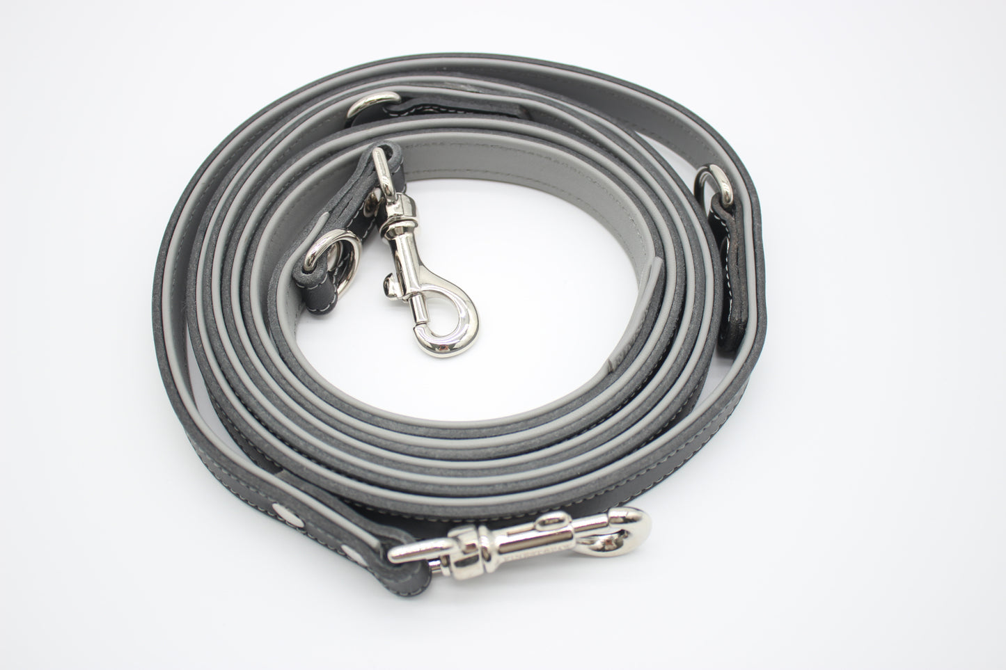 FinestPaw_Leine_Soft_Komfort_Fuehrleine_schwarz-grau_all_all_silber_gerollt