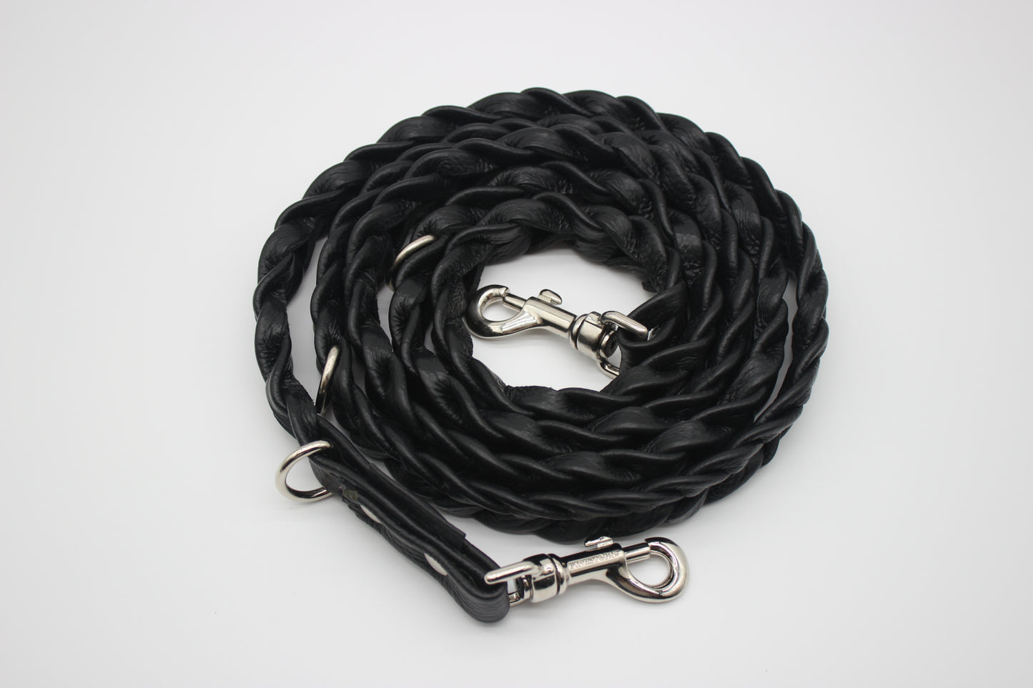 FinestPaw_Leine_Vollgeflochten_Fuehrleine_schwarz_all_all_silber_oben