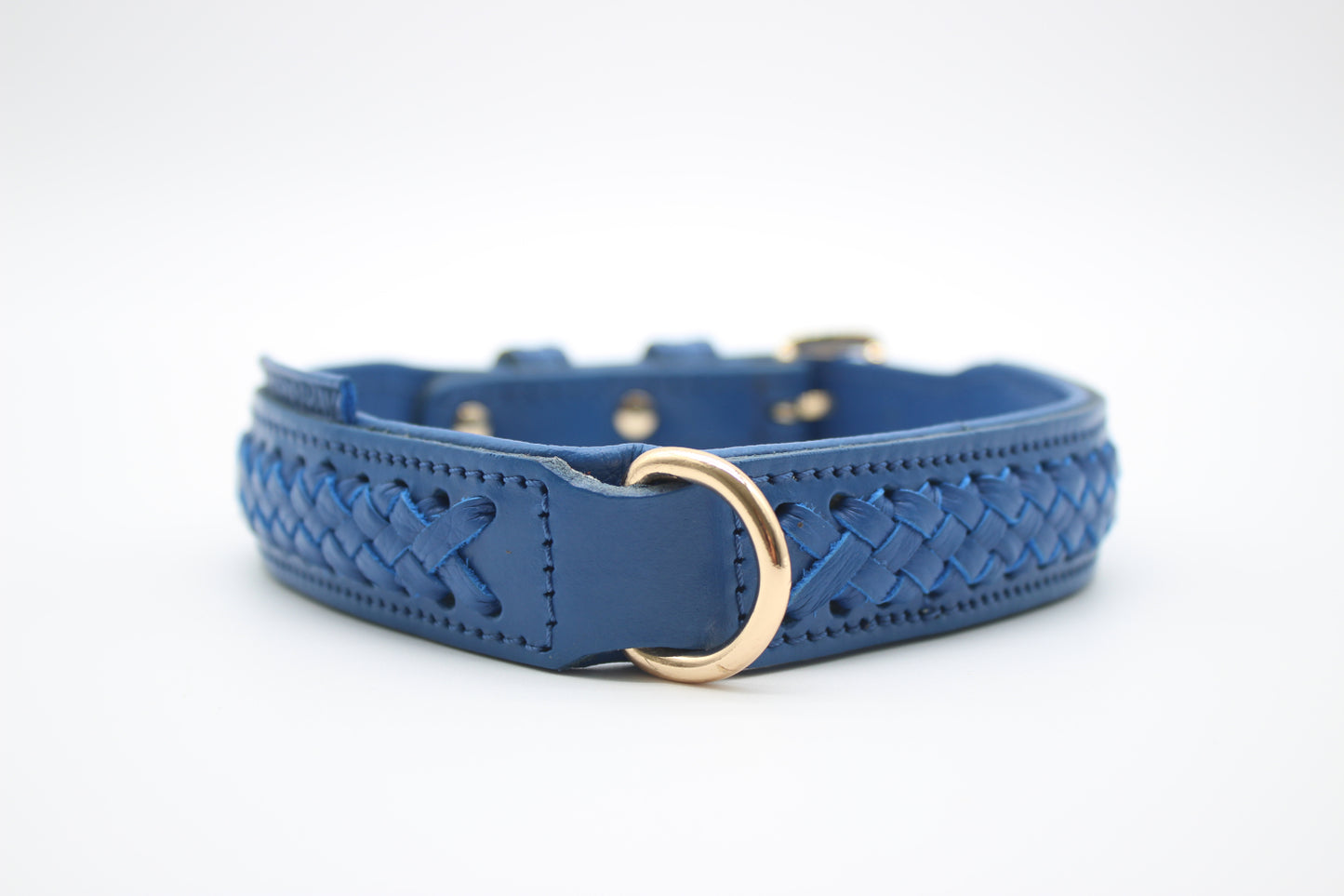 FinestPaw_Halsband_Flechtkunst_royalblau_m_gold_dring
