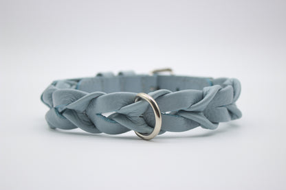 FinestPaw_Halsband_Vollgeflochten_hellblau_m_silber_back