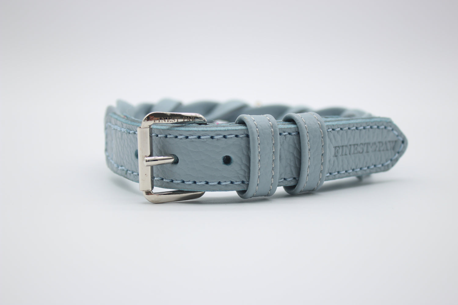 FinestPaw_Halsband_Vollgeflochten_hellblau_m_silber_front