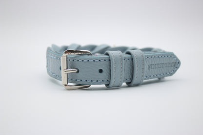 FinestPaw_Halsband_Vollgeflochten_hellblau_m_silber_front