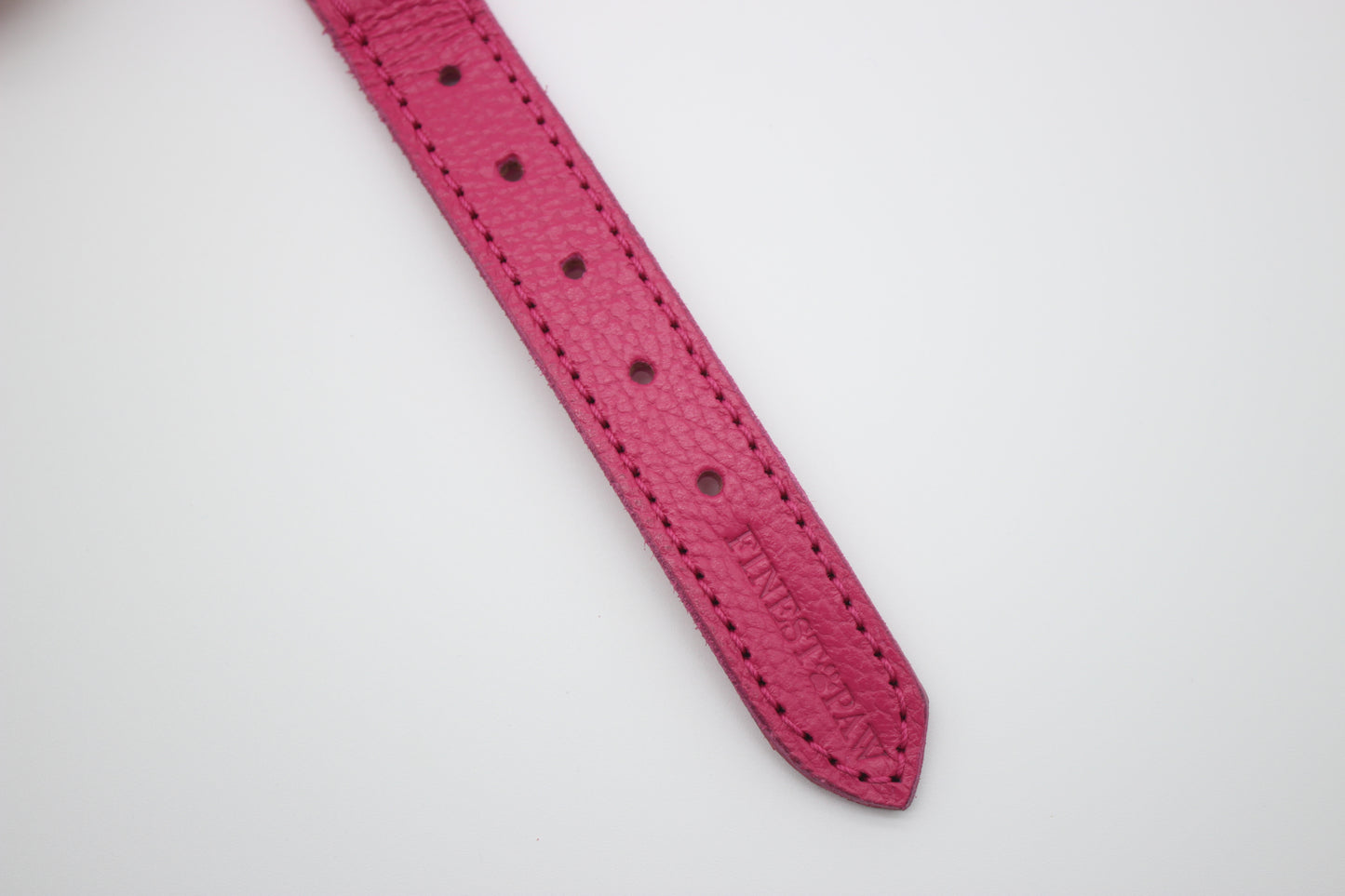 FinestPaw_Halsband_Vollgeflochten_pink_m_all_loecher