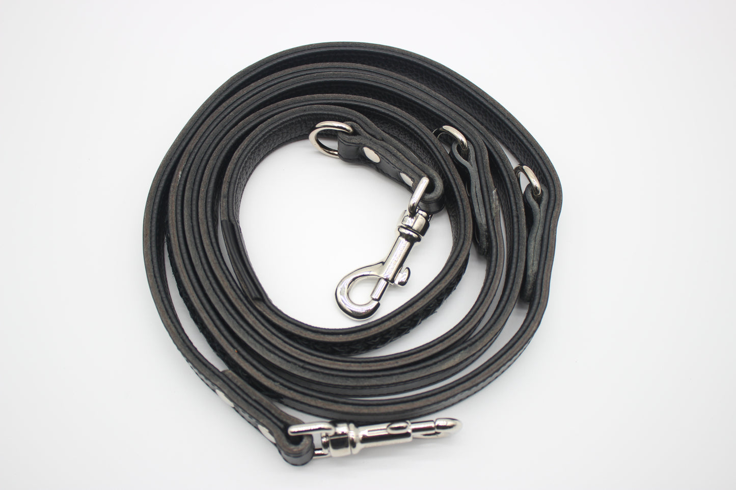 FinestPaw_Leine_Flechtkunst_Fuehrleine_schwarz_all_all_silber_oben