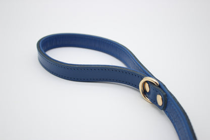 FinestPaw_Leine_Flechtkunst_Kurzleine_royalblau_all_all_gold_handschlaufe