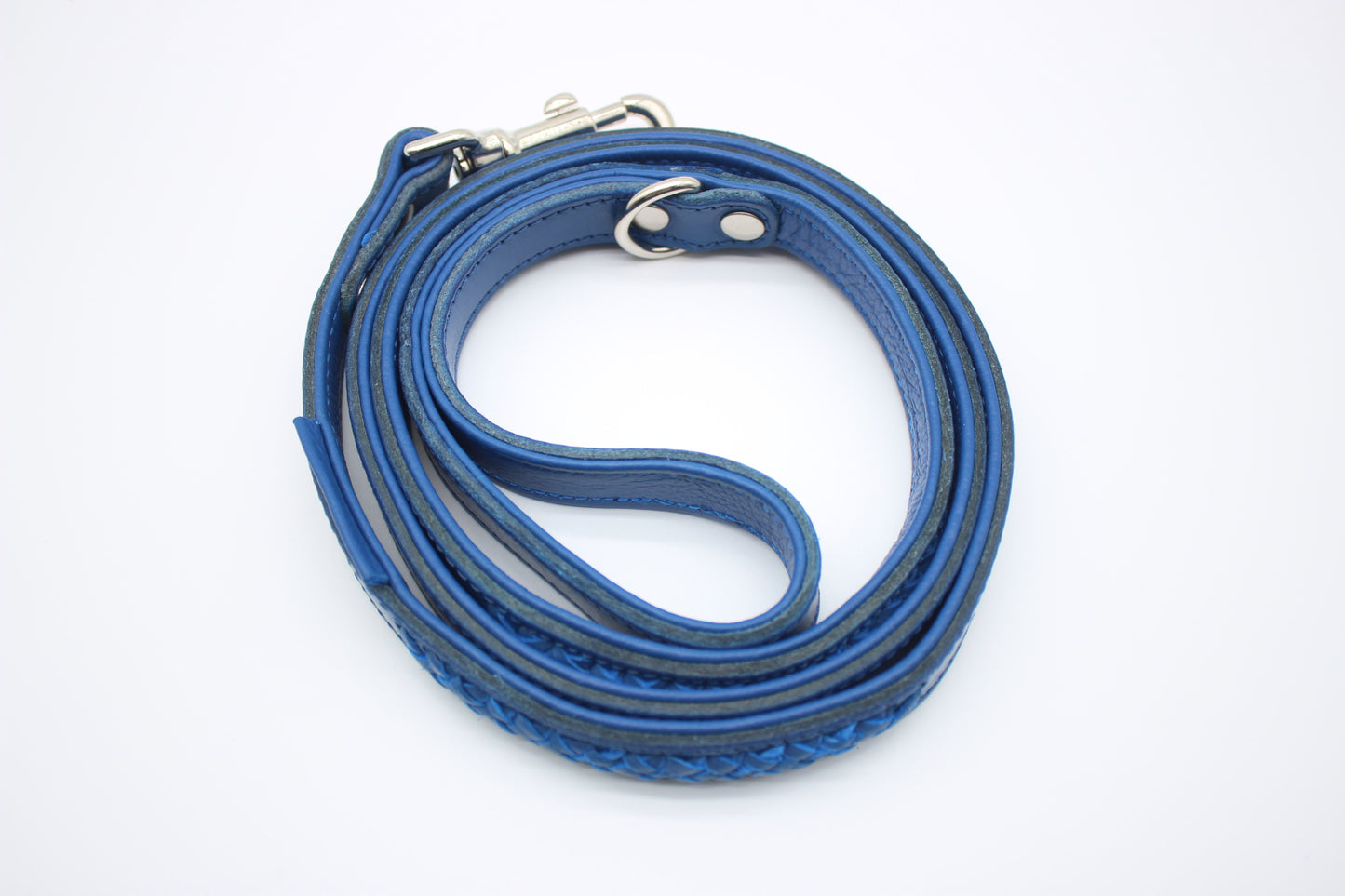 FinestPaw_Leine_Flechtkunst_Kurzleine_royalblau_all_all_silber_oben