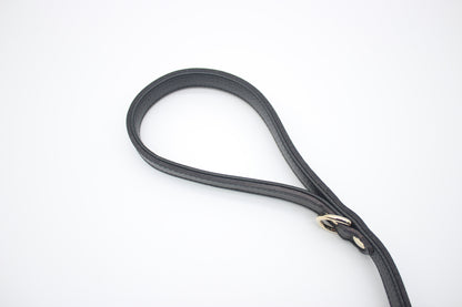 FinestPaw_Leine_Flechtkunst_Kurzleine_schwarz_all_1.5cm_gold_handschlaufe