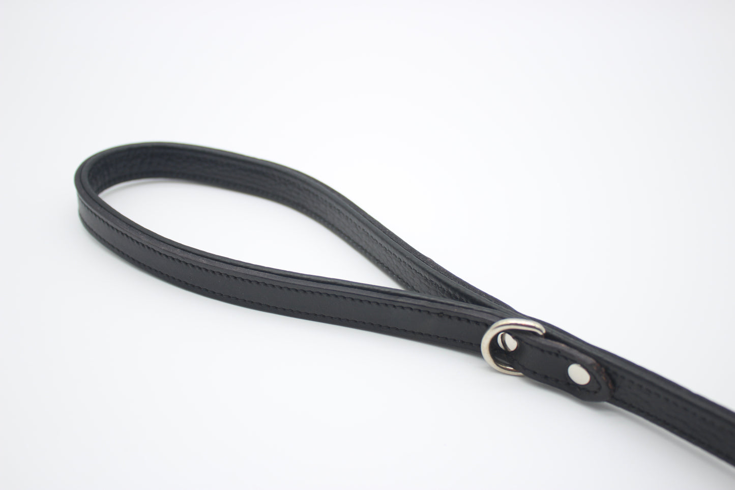 FinestPaw_Leine_Flechtkunst_Kurzleine_schwarz_all_1.5cm_silber_handschlaufe