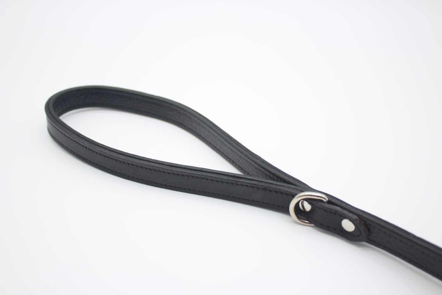 FinestPaw_Leine_Flechtkunst_Kurzleine_schwarz_all_1.5cm_silber_handschlaufe