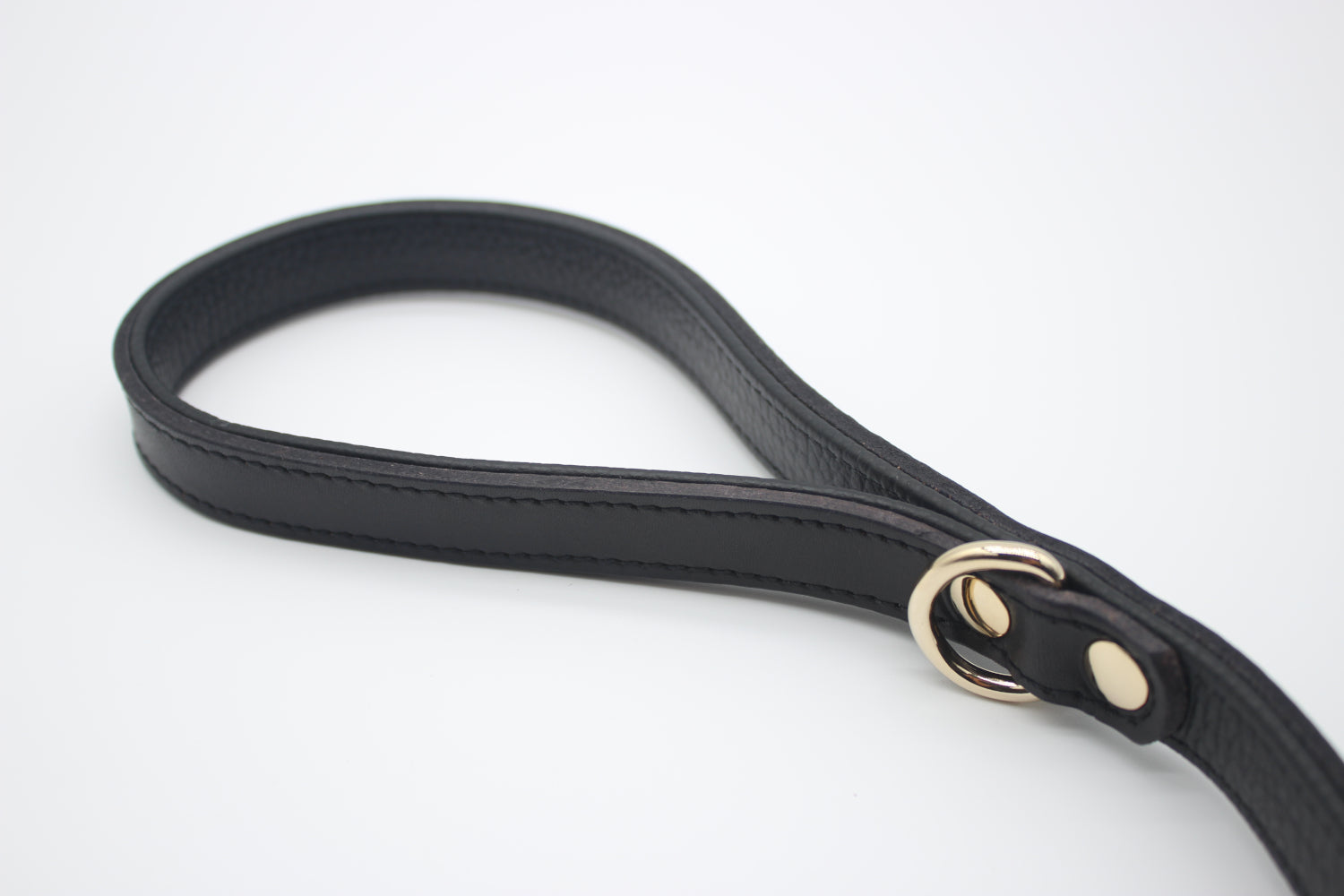 FinestPaw_Leine_Flechtkunst_Kurzleine_schwarz_all_2.5cm_gold_handschlaufe