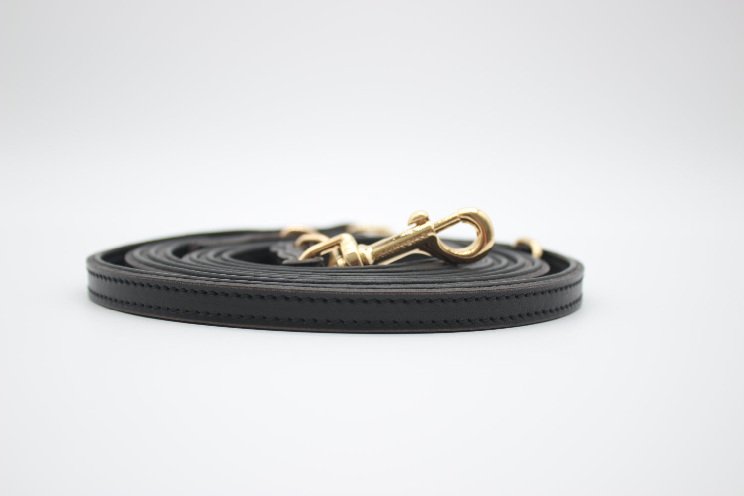 FinestPaw_Leine_Klassik_Premium_Fuehrleine_schwarz_all_1.0cm_gold_logo