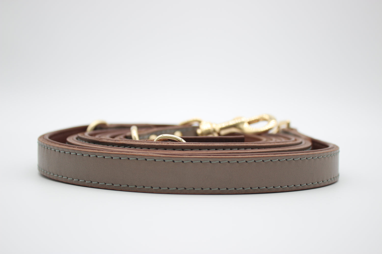 FinestPaw_Leine_Klassik_Premium_Fuehrleine_taupe_all_2.0cm_gold_logo