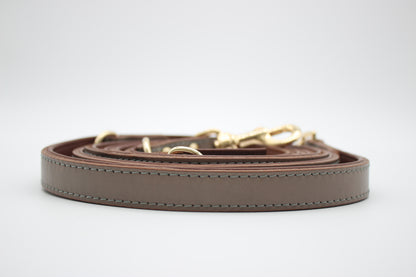 FinestPaw_Leine_Klassik_Premium_Fuehrleine_taupe_all_2.0cm_gold_logo