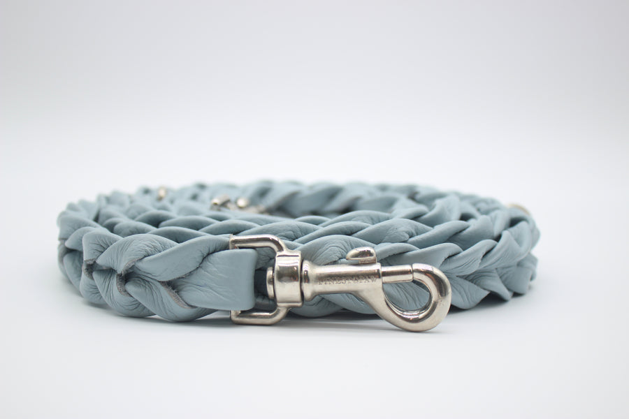 FinestPaw_Leine_Vollgeflochten_Fuehrleine_hellblau_all_all_silber_front