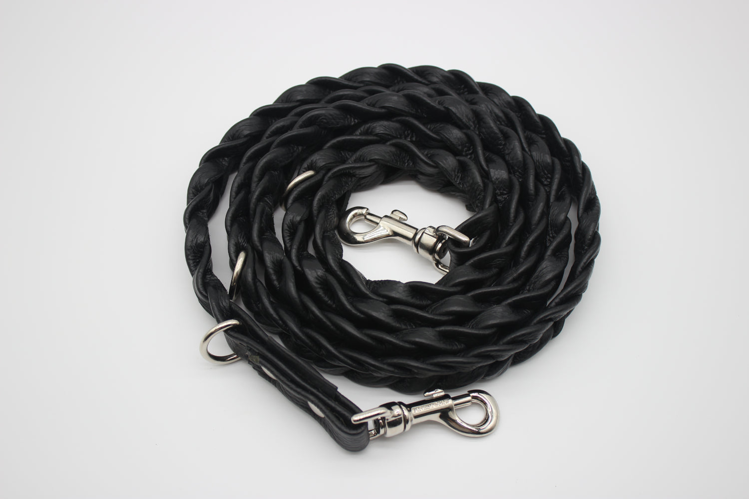 FinestPaw_Leine_Vollgeflochten_Fuehrleine_schwarz_all_all_silber_oben